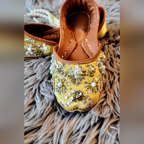 NWT Handmade embroidery rhinestones khussa/ Pakistani khussa/ Punjabi jutti - Picture 2 of 6